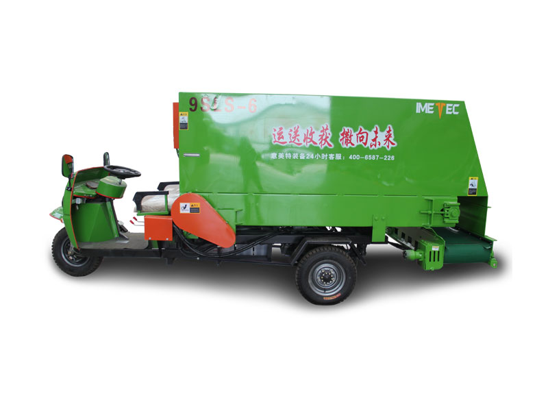 Three-wheeld electric spreader