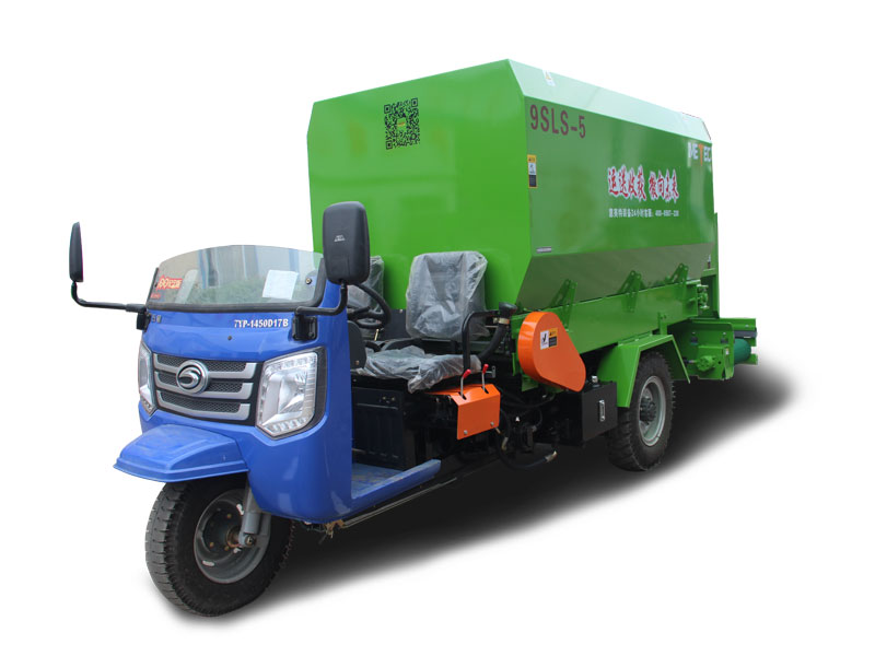 Three-wheeld diesel spreader